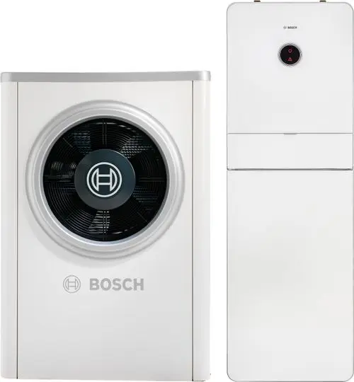 Wärmepumpe von Bosch mit rundem Lüftergitter und ein kompaktes Puffermodul in weißem Design, platziert nebeneinander.